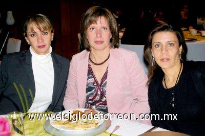 Ana Cristina García, Lorena Iriarte y Verónica García.