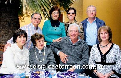 Cecilia, Cristina, Chela y Estelita Portal, Consuelo Salas de Portal, Macus Portal Salas, Jorge Arce y Manuel Valencia.