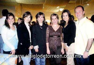 Lorena de Vargas, Martha de Castrellón, Laura de Murra, Nenabel González, Pily de Villarreal y Bernardo Villarreal.