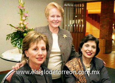 Arcelia Cruz de Cobián, Bárbara Villegas de López y Susana Schott de Gutiérrez.