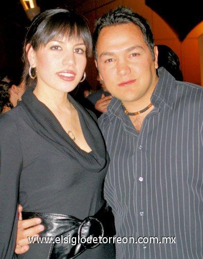 Gaby Robles de Garza y Alejandro Garza.