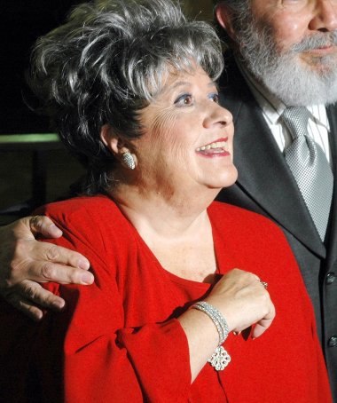 Lo anterior contrastó con las imágenes que se proyectaron de Pedro Infante, a quien se le otorgó una Diosa de Plata Póstuma, y que no duraron más de cinco minutos en pantalla, o las de 'Chachita', que se pasaron fragmentos muy cortos de sus películas 'El secreto del sacerdote', 'Morenita clara' y 'Nosotros los pobres'.