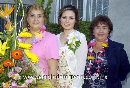 04032007 Marina acompañada por su tía, Mayela Rodríguez de Ríos y su mamá, Marina Rodríguez de López.