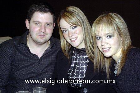 04032007 
Faruk Fernández, Odila de Fernández y Clarisa Vargas.