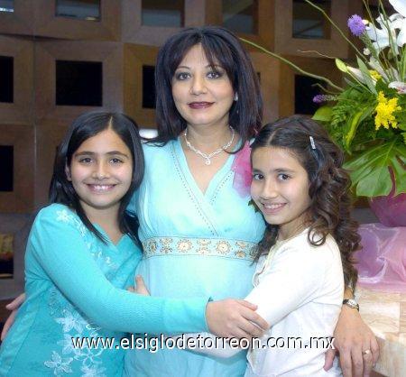 04032007 
Katy con sus hijas Jéssica y Arlene.