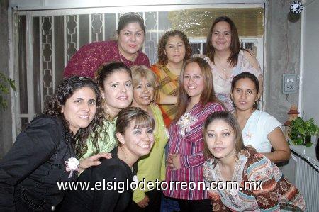 04032007
Nayeli Galván Pámanes estuvo acompañada de sus amigas y familiares, en la fiesta de canastilla que le ofrecieron al bebé que espera.