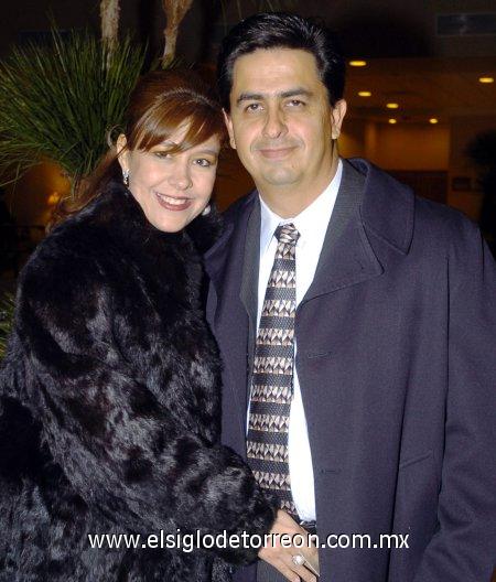 04032007 
Brenda de García y Rafael García Aguiñaga.