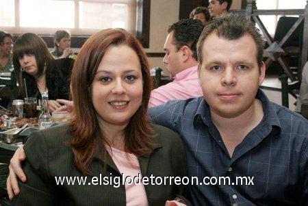 09032007 
Alejandra Calderón y Carlos E. Silos Castro.