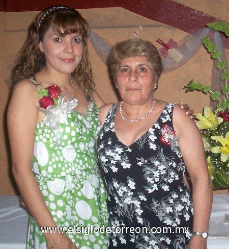 08032007
Paola Ibarra de la O disfrutó de una despedida de soltera que le organizó su mamá, Raquel de la O de Ibarra, por su cercano matrimonio con Mauricio Arturo Peña Palacios.