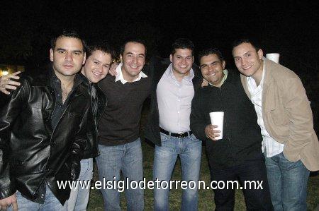 07032007
Raúl Albéniz, Toño Gilio, Artemio Ávalos, José Manuel González, Juan Carlos Gómez y Miguel.
