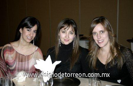 08032007
Julia Peña Payán, Cynthia Saucedo de Herrera y Marala Sánchez de Garza Tijerina.
