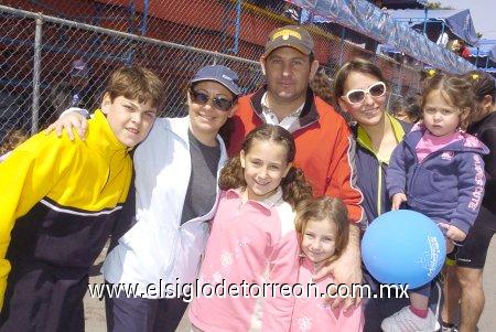 06032007
Gerardo, Ivette, Regina, Renata, Roberta, Myrna y Fernando Mafud.