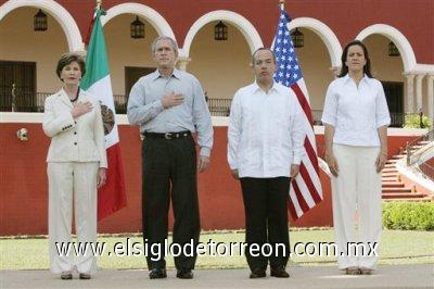 El presidente Felipe Calderón, reprochó a George W. Bush su abandono a México y le pidió que se retome “nuestra relación hacia un camino de mutua prosperidad”. Por su parte el presidente de los Estados Unidos se comprometió a cooperar en la lucha contra el narco y a impulsar mejoras en materia de migración.