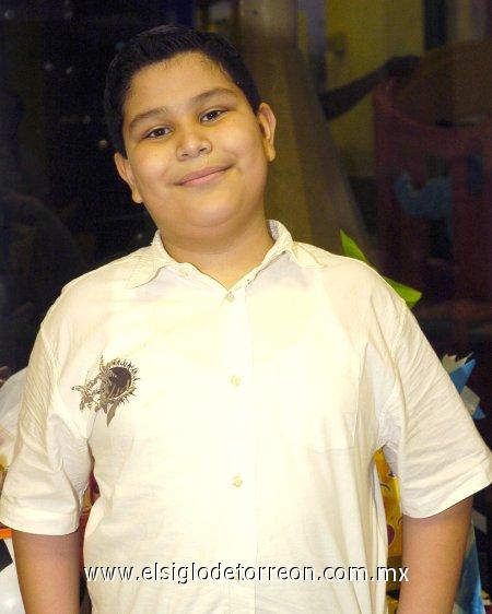 12032007
Luis Roberto Romero Rivera fue festejado con motivo de su décimo cumpleaños; es hijo de Carlos Gabriel y María Luisa Romero.