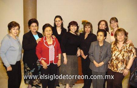12032007
Maru de Kort junto a Katrin Kort, Concepción de Arias, Flavia de Sánchez, Teresa de Borrego, Lupe Anzures, Karina Kort, Paty de Rubio y Andrea Anzures.