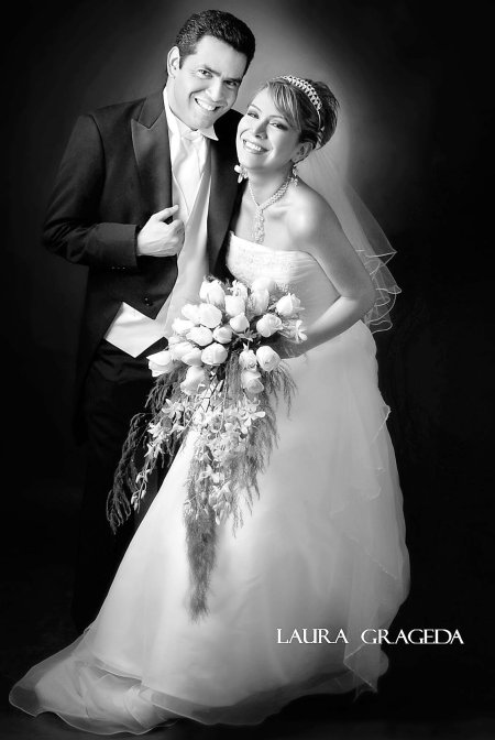 Ing. Marisol Zapata Galindo el día de su matrimonio con el Ing. Érik Machado Calzada.



Estudio: Laura Grageda