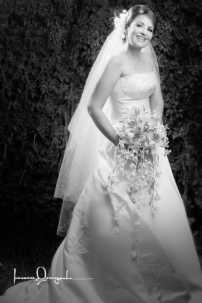 Srita. Rebeca Yacamán Handal el día de su boda con el Sr. Javier Rizzo Apodaca.



Estudio: Laura Grageda