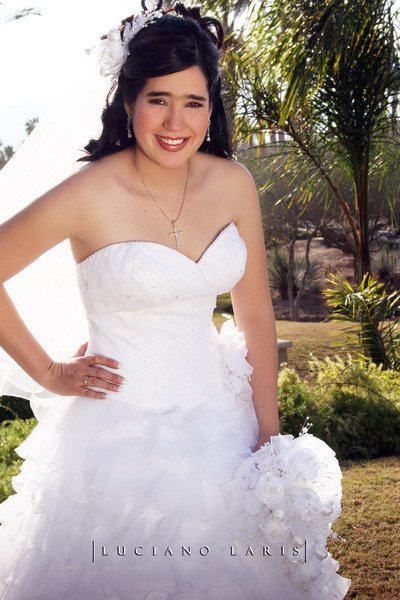 Srita. Idoia Leal Belausteguigoitia el día de su boda con el Sr. Johannes Cornelis Adriaan Kamp.



Estudio: Luciano Laris