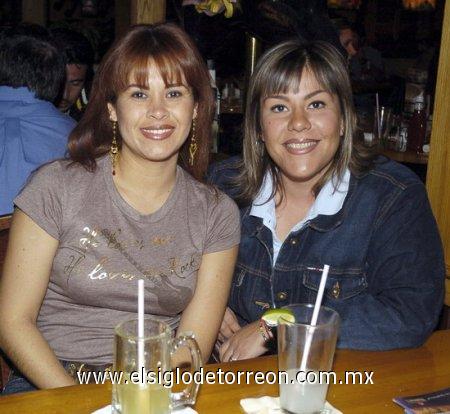 11032006 
Rosy Martínez y Érika Barraza.