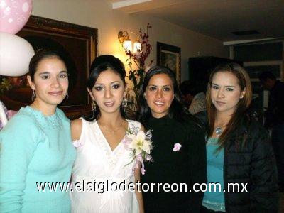 11032007 
Lety con sus amigas Magaly Hernández, Gabriela Quintero y Valeria Espinoza.
