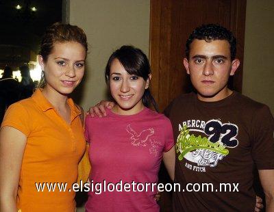 Claudia de Alvarado, Sara Ortega, Jorge de Alvarado.