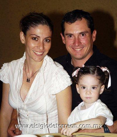 Christian Collier, Leny Gilbert y Camille.