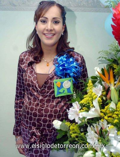 18032007 
Karla Leticia Aguilar de Pizarro, en su fiesta de canastilla.