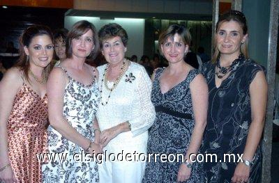 23032007 
Roseta de Teja, Pilar Teja de Arras, Pilar de Teja, Cristina de Buendía y Ana Tere de Teja.  D-Celina Barrientos González en su fiesta de despedida