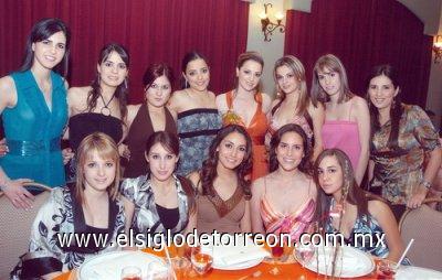 23032007 
Maty junto a un grupo de invitadas a su fiesta de despedida de soltera.