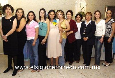 20032007
Angélica Elena Ayala de Fuentes recibió muchas felicitaciones de parte de sus familiares y amigas, con motivo del cercano nacimiento de su primer bebé.