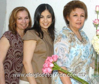 20032007
Azucena Ayup de Mery, Bárbara Mery de Balcázar y Ángeles Ortega de Balcázar.