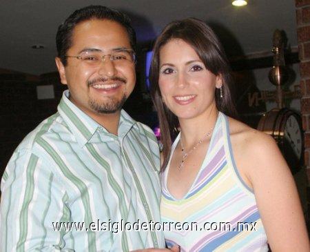 19032007
Cecilia Hinojosa Lugo junto a su prometido Eleno García Aguirre.