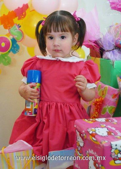 26032007
La pequeña Ana Lucía García Gianacópulos celebro sus dos años de vida,con una alegre fiesta preparada por sus papás, Raul García y Rosy Gianacópulos.jpg