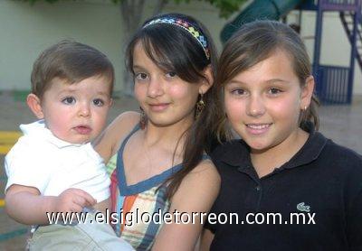 27032007
Andrés Villarreal, Jenny Tumoine y Paola Hamdan