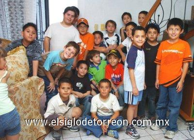 27032007
Luis Daniel con sus amigos del colegio, quienes lo acompañaron en su fiesta de cumpleaños