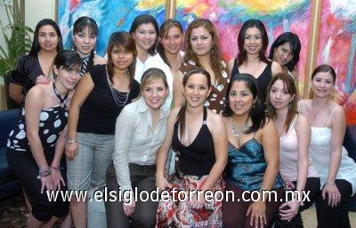 25032007
Claudia con Carmina Aguirre, Karla Colunga, Karla Hernández, Daniela Ibarrola, Ana Laura Escobedo, Rommy Navarro, Mariana Samaniego, Jéssica Alderete, Christian Suárez, Paulina, Heissel Robles, Ana y Sonia.