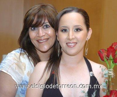25032007
Claudia con su mamá, Alicia Pérez Jiménez.