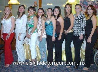 25032007
Irma Aymé Reyes García acompañada de Nancy de Guerra, Lizeth Armendáriz, Aída Gallegos, Érika Huerta, Laura Delgado, Diana Recio, Claudia Delgado, Lucía Dávila, Irma de Reyes y Susana de Armendáriz
