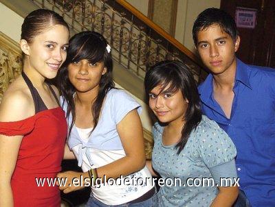 25032007
Estefanía Carreón, Jennifer Martínez, Ilse Gallegos y Diego Rodríguez.