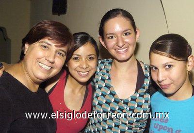 25032007
Guillermina Cuevas, Teresa Álvarez, Tania Castelán y Paulina Alonso.