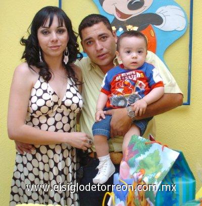 250320087
Dan Villarreal Ruiz cumplió un añito de vida y fue festejado por sus padres, Dan y Ana Cecilia Villarreal.