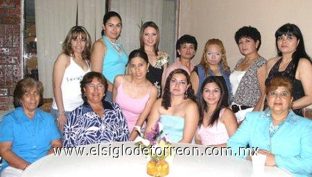 25032007
Martha Ríos, Wendy Moreno, Juana María, Judith Escareño, María de Jesús, Hilda de Ríos, Consuelo Ríos, Marina Rodríguez, Gabriela Ríos, Angélica Escareño, Janeth Ríos y Mayela Ríos con la futura novia.