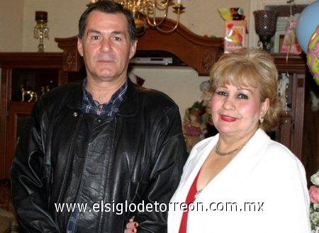 25032007
María de la Paz Martínez Gómez junto a Ignacio Elizondo, el día que celebró su cumpleaños.