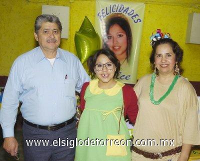 29032007
Roberto Campos y María Candelaria Bedolla con su hija Dulce