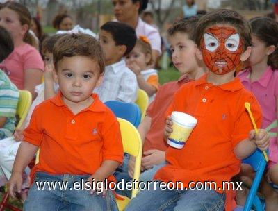30032007
Mauricio y Leonardo de la Garza Armendáriz fueron festejados al cumplir cinco y nueve años de esad, respectivamente; son hijitos de Mauricio de la Garza y Myrna Armendáriz de De la Garza