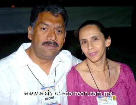 31032007
Braulio Cárdenaz y Lili Cantú de Cárdenaz, del Club Saltillo de Valle Arizpe