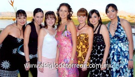 31032007
Valeria de Correa, Esthela González, Ayde Lee, Sofía Iduñate, Pamela Wolff y Nydia Uribe acompañaron a Vanessa Castaños Barraza