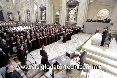 El papa Benedicto XVI aceleró el proceso de canonización de Juan Pablo II apenas semanas después de su muerte, al suspender el usual período de espera de cinco años y permitir que comenzasen de inmediato las investigaciones de sus virtudes. Eso había sido hecho solamente una vez anterior, por la Madre Teresa, que fue beatificada en el 2003, seis años después de su muerte.