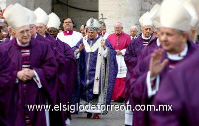 Funcionarios de la iglesia católica alcanzaron un momento clave en el proceso de canonización del papa Juan Pablo II, al concluir la investigación sobre su vida en una ceremonia para marcar el segundo aniversario de la muerte del pontífice.