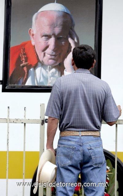 A dos años de la muerte de Karol Wojtyla,  se cerró en Roma la primera fase, diocesana, del proceso de su beatificación.


El secretario de Estado vaticano, el cardenal Tarcisio Bertone, ha asegurado que el proceso canónico de Juan Pablo II concluirá antes de 2010.